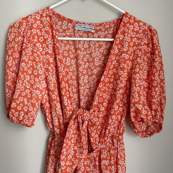 Urban Outfitters Taylor Floral Orange Tie Front Romper (XS) - Picture 3 of 10